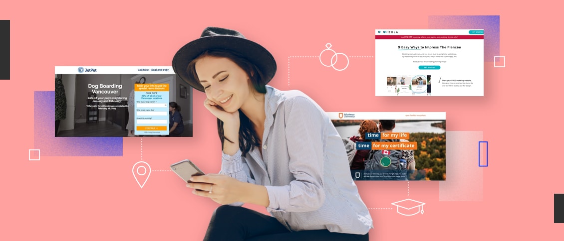 Mujer sonriendo usando un teléfono, con páginas web como fondo, sobre diseño rosado. Marketing digital y tecnología.