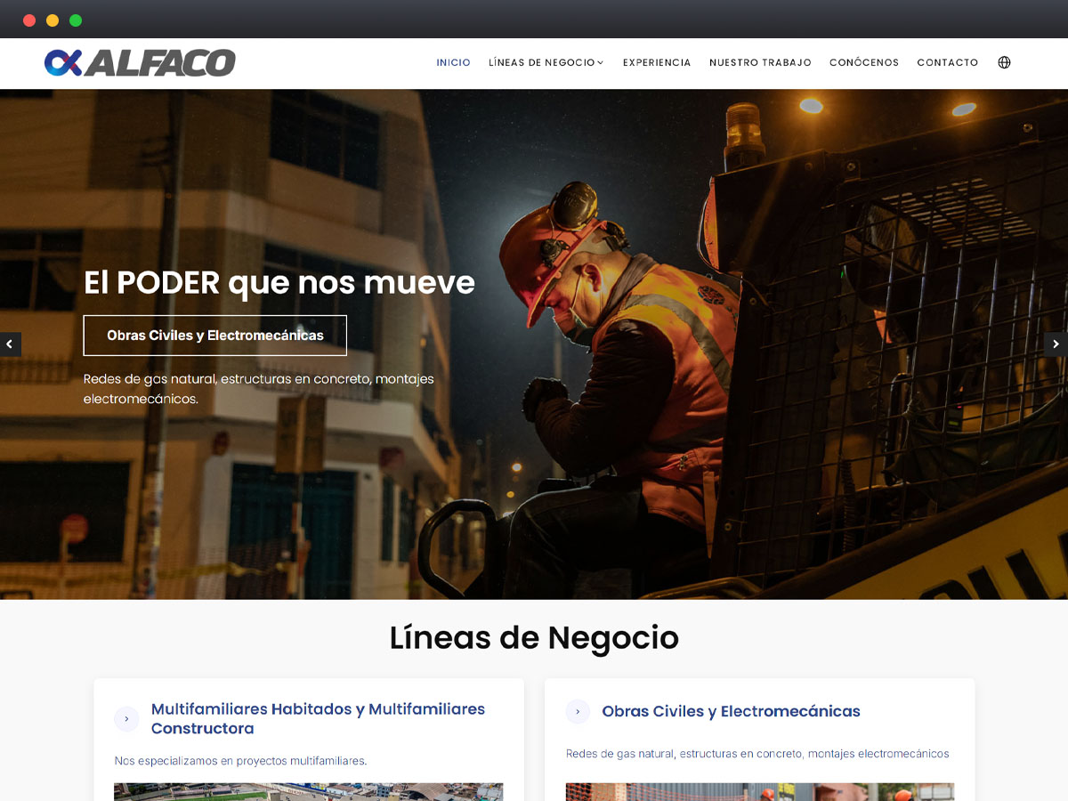 Trabajador en construcción nocturna con casco y chaleco, imagen corporativa de Alfaco en el inicio del sitio web.